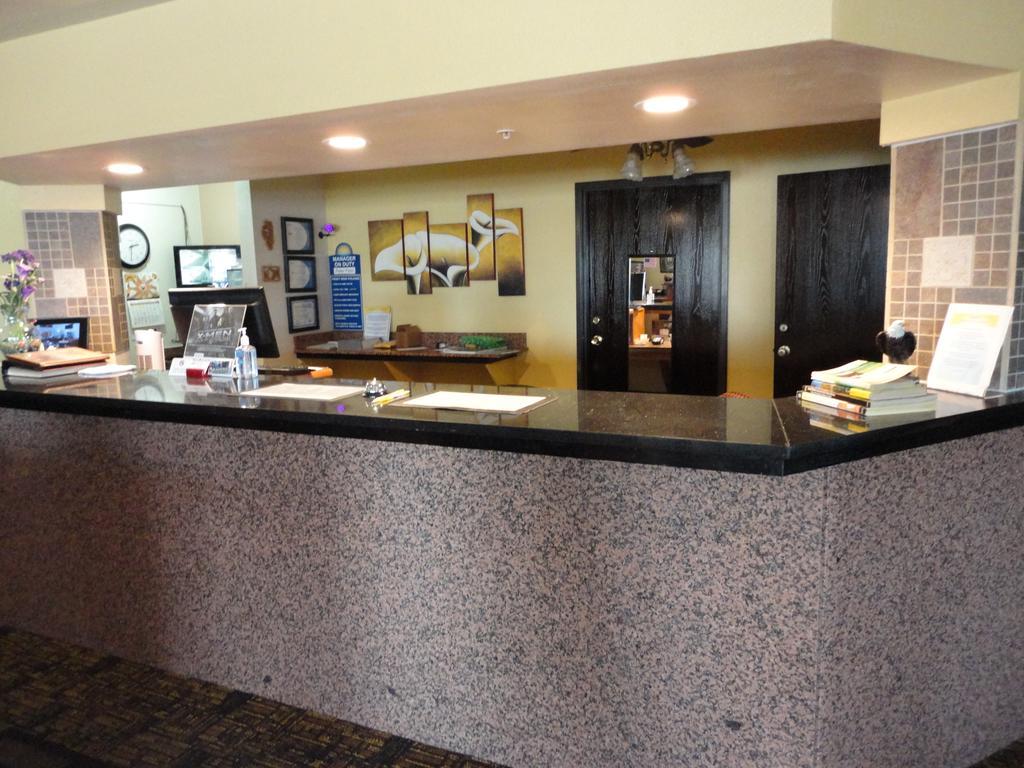 Days Inn By Wyndham Lamar Bagian luar foto