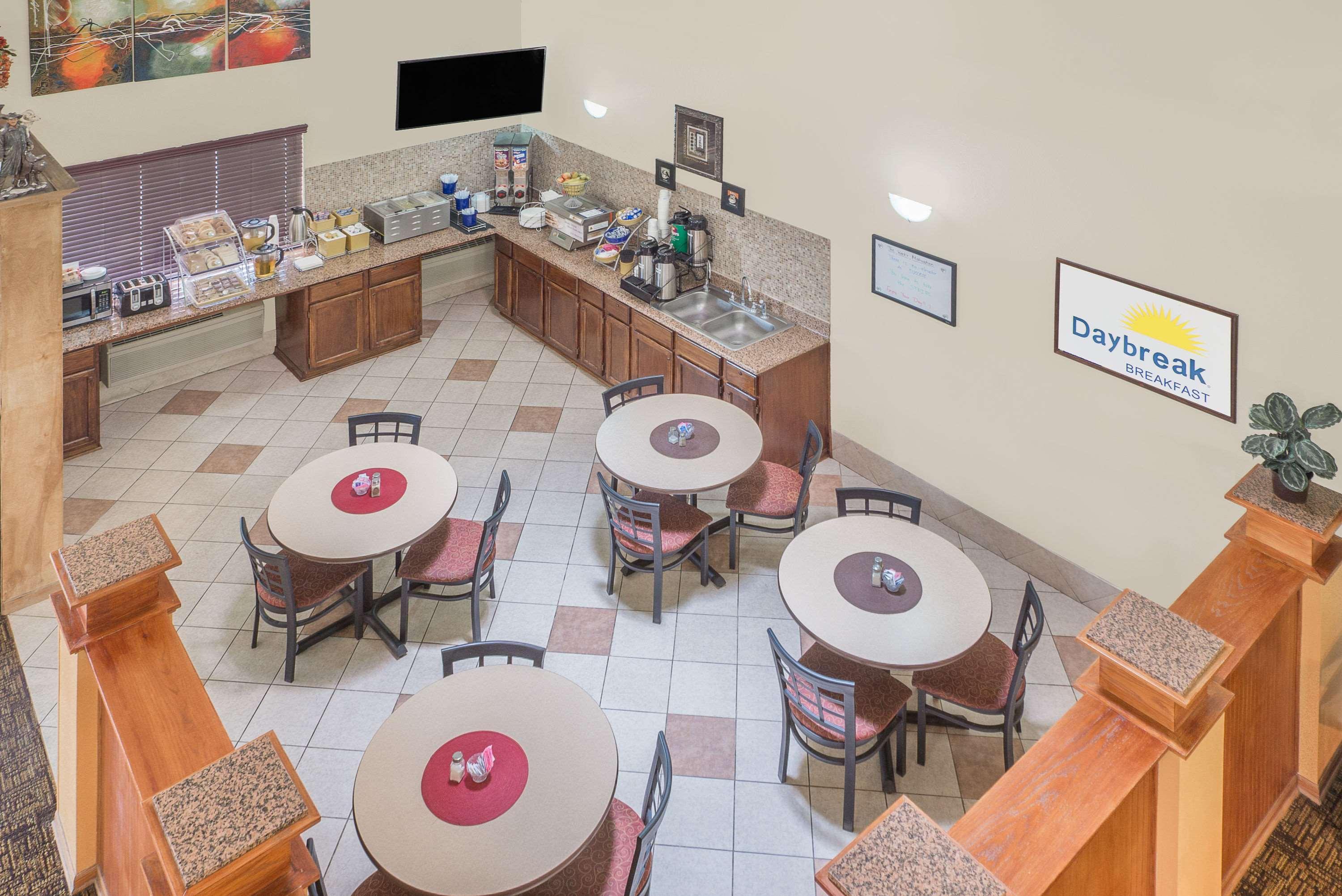Days Inn By Wyndham Lamar Bagian luar foto