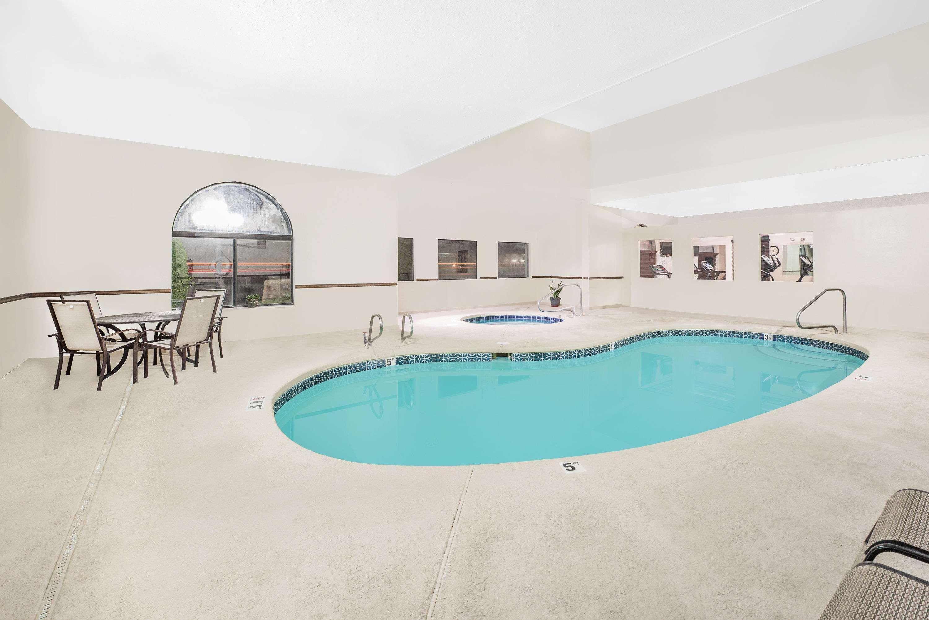 Days Inn By Wyndham Lamar Bagian luar foto
