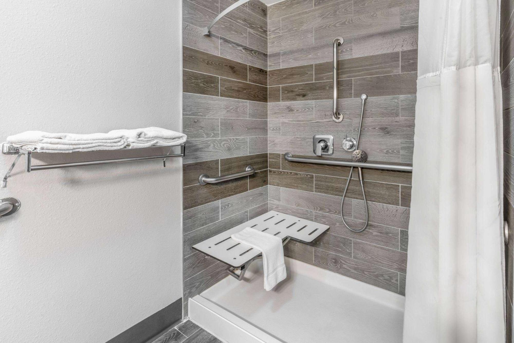 Days Inn By Wyndham Lamar Bagian luar foto