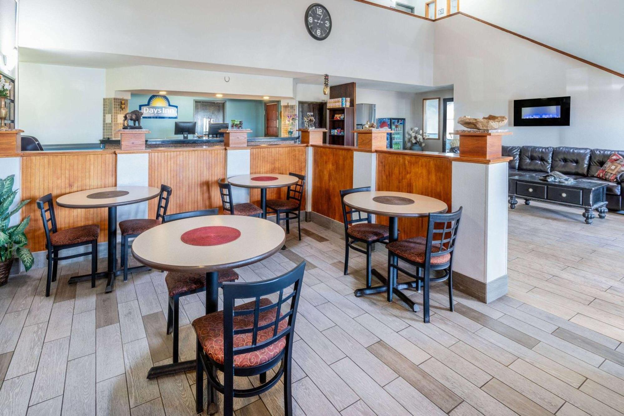 Days Inn By Wyndham Lamar Bagian luar foto